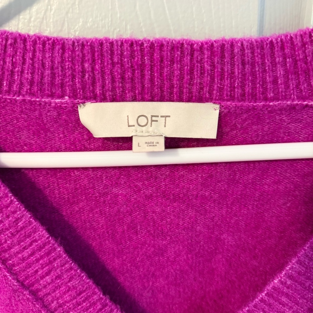LOFT Women's Bright Magenta V-Neck Sweater - Picture 2 of 4